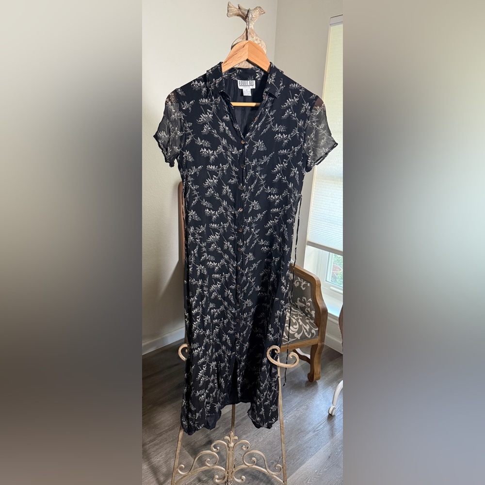 Summer dress buttons all the way. 100% silk with liner